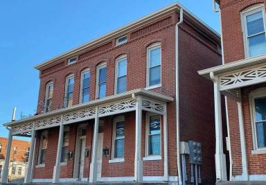 Main picture of 826 1/3 York St