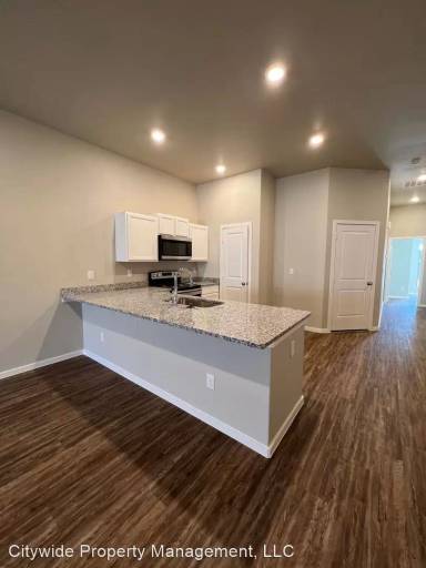 Main picture of 2104 N Avenue J