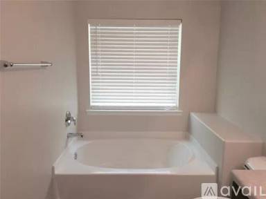 Main picture of 170 Lakepointe Dr