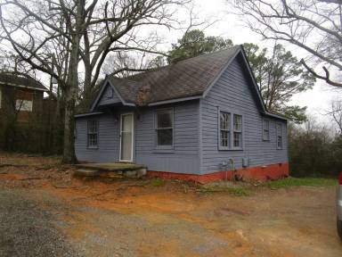 Main picture of 303 Stonewall St NE