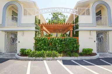 Main picture of 3012 W De Leon St