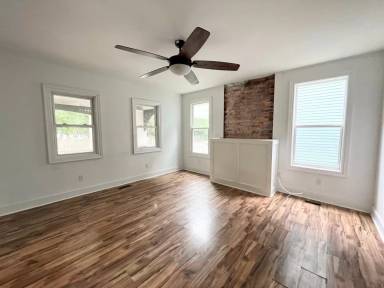 Main picture of 404 W Church St