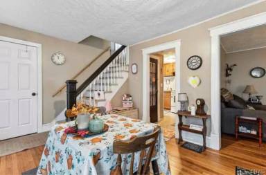 Main picture of 22 Spring St
