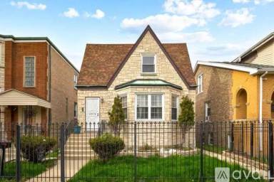 Main picture of 4918 W Altgeld St