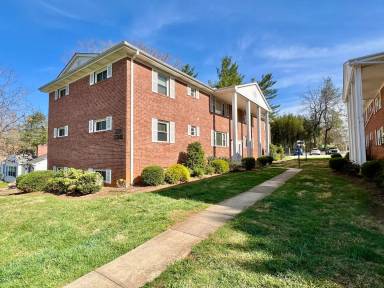Main picture of 1020 Hendersonville Rd