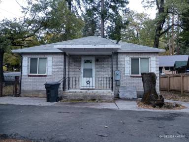 Main picture of 4517 1/2 Dunsmuir Ave