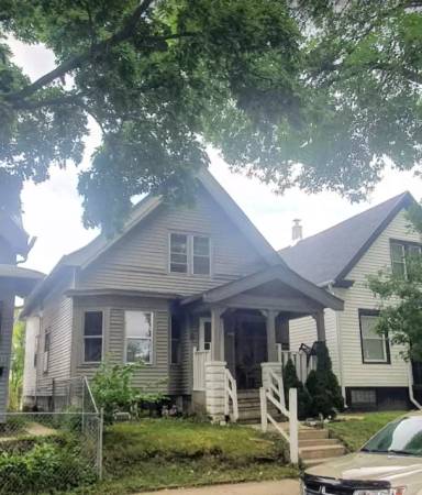 Main picture of 2866-2866A N 34th St Apartments