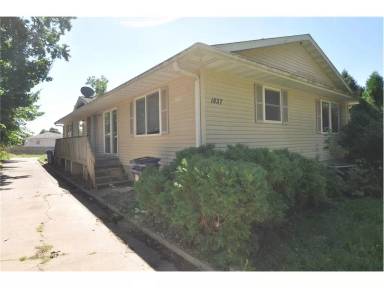 Main picture of 1837 B Ave NE