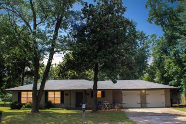 Main picture of 930 W E St