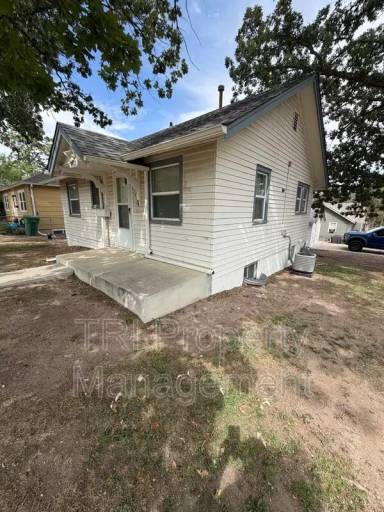 Main picture of 2032 10th Ave