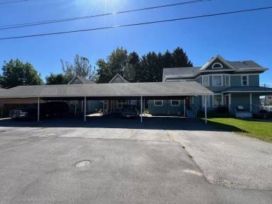 Main picture of 301 Sullivan St