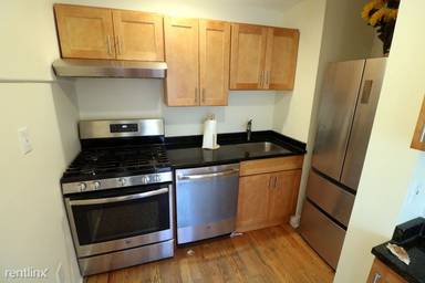 Main picture of 35 1/2 Clinton St