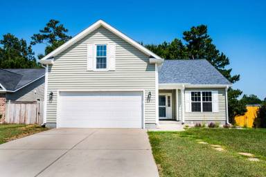Main picture of 100 Lakeside Green Dr