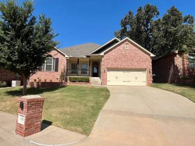 Main picture of 3605 Oakridge Cir