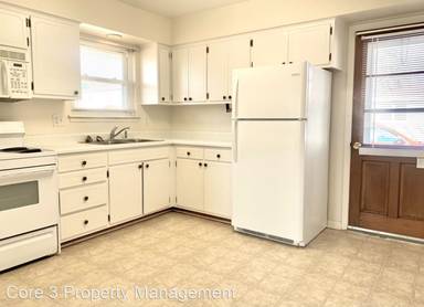 Main picture of 233 W Bond St