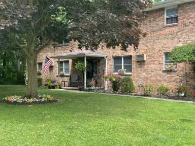 Main picture of 674 Cook Ave