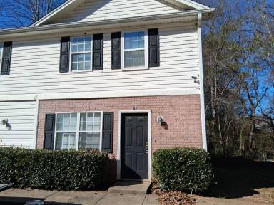 Main picture of 209 E Wilson St