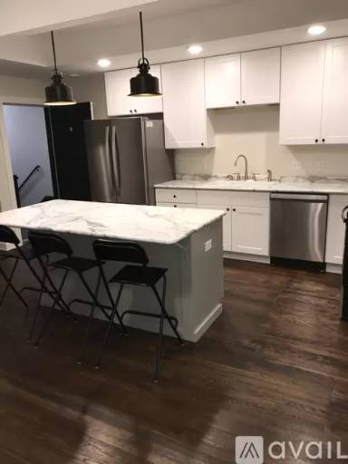 Main picture of 1591 Taylor Ave W