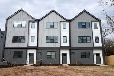 Main picture of 206 Nelson Ave