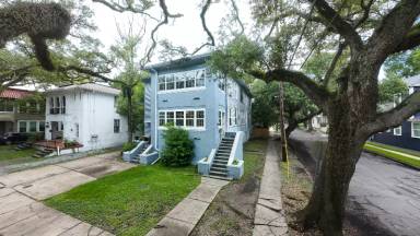 Main picture of 2440 Palmer Ave
