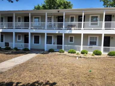 Main picture of 402 S Holly St