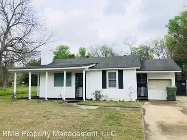 Main picture of 7 E Woodland Dr