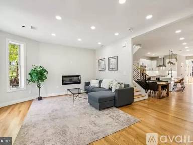 Main picture of 21 Rhode Island Ave NE