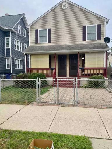 Main picture of 79 Carmel St