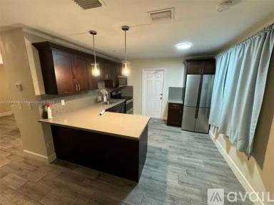 Main picture of 700 SW 7th Ave