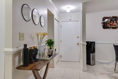 Main picture of 900 E Orchard St