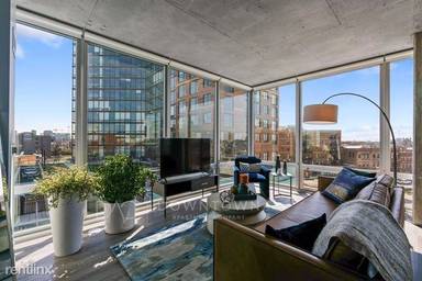 Main picture of 1024 W Chicago Ave