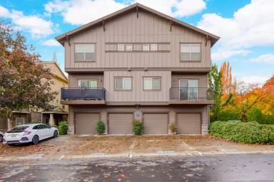 Main picture of 669 NE Garswood Ln