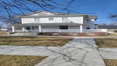 Main picture of 423 10th Ave S