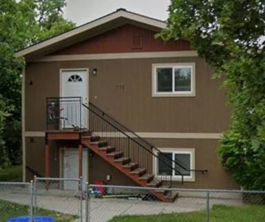 Main picture of 712 S 1st St W