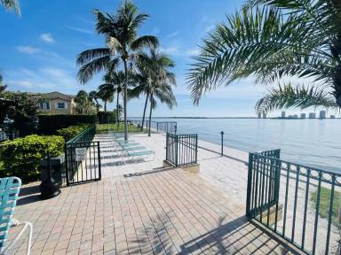 Main picture of 1050 Lake Shore Dr