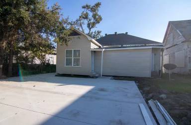 Main picture of 421 Peake St