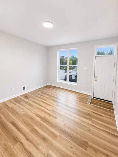 Main picture of 2538 E Fayette St