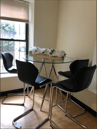 Main picture of 90 Saint Botolph St