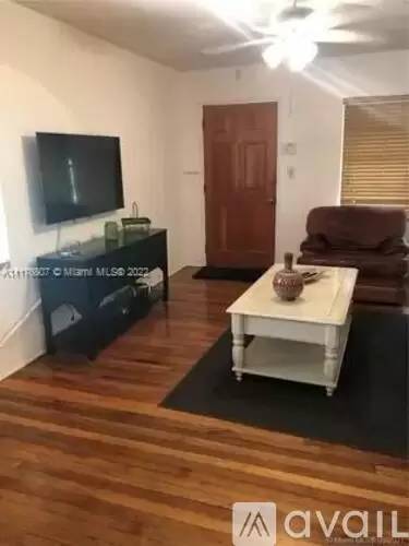 Main picture of 5800 SW 61st St