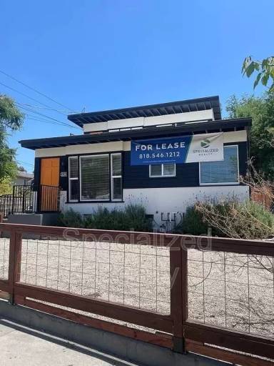 Main picture of 3216 Division St