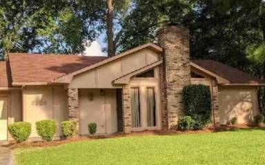 Main picture of 1 Sycamore Dr