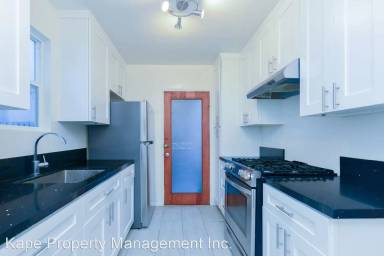 Main picture of 3522 W 5th St