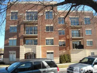 Main picture of 5761 W Higgins Ave