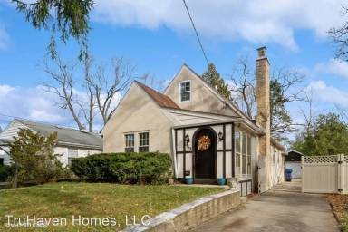 Main picture of 913 Burton Ave