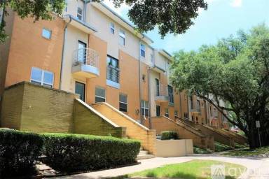 Main picture of 3922 Gilbert Ave