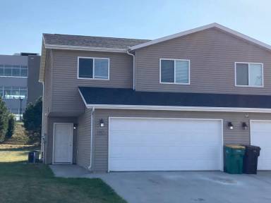 Main picture of 917 Bremner Ave