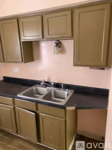 Main picture of 332 E Riverside Blvd