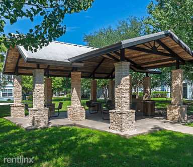 Main picture of Lakeview Apartments Houston