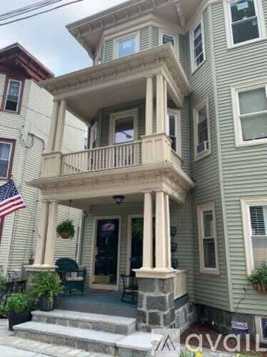 Main picture of 17 Dewolf St