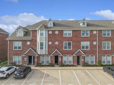 Main picture of Lakeridge Townhomes